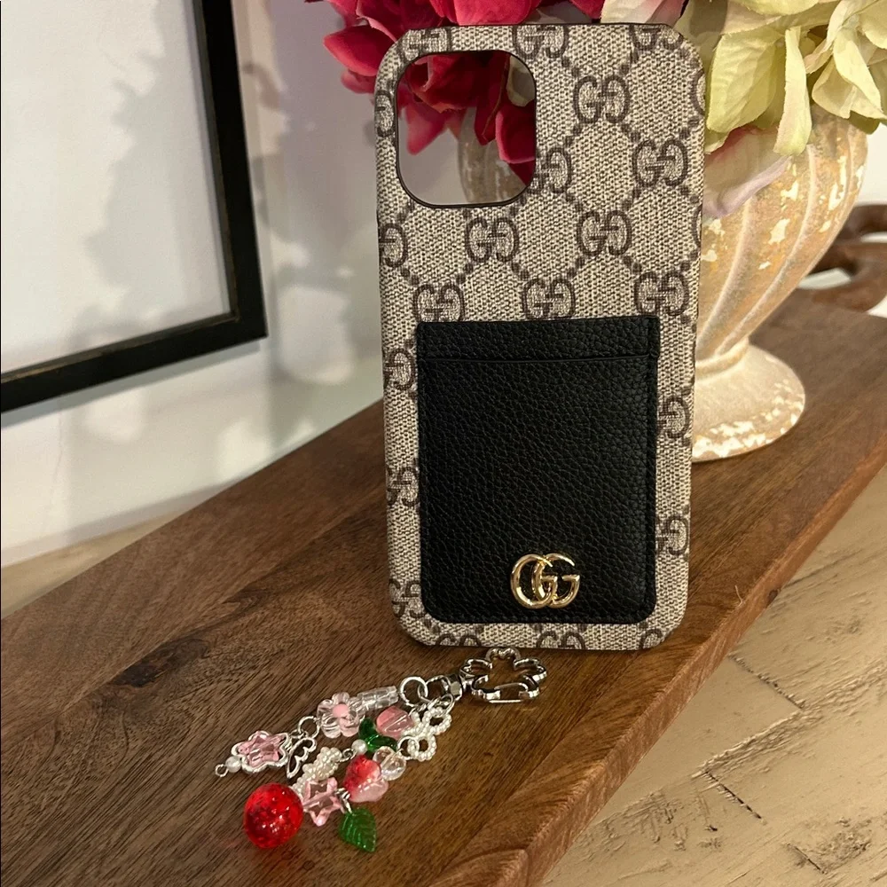 Gucci Beige GG Monogram Phone Case with Black Card Pocket